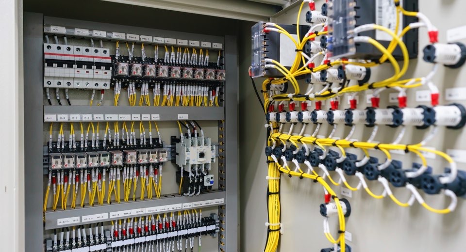 Formazione obbligatoria per tecnici addetti ai lavori elettrici fuori tensione – PAV