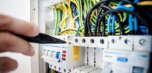 Formazione obbligatoria per tecnici addetti ai lavori elettrici fuori tensione – PES